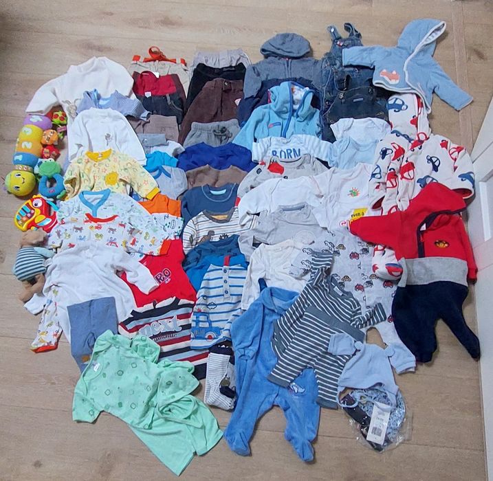 Zestaw ubranek niemowlęcych