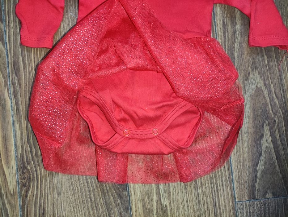 Sukienka - body, czerwona, stan idealny. Rozmiar 6-7 msc