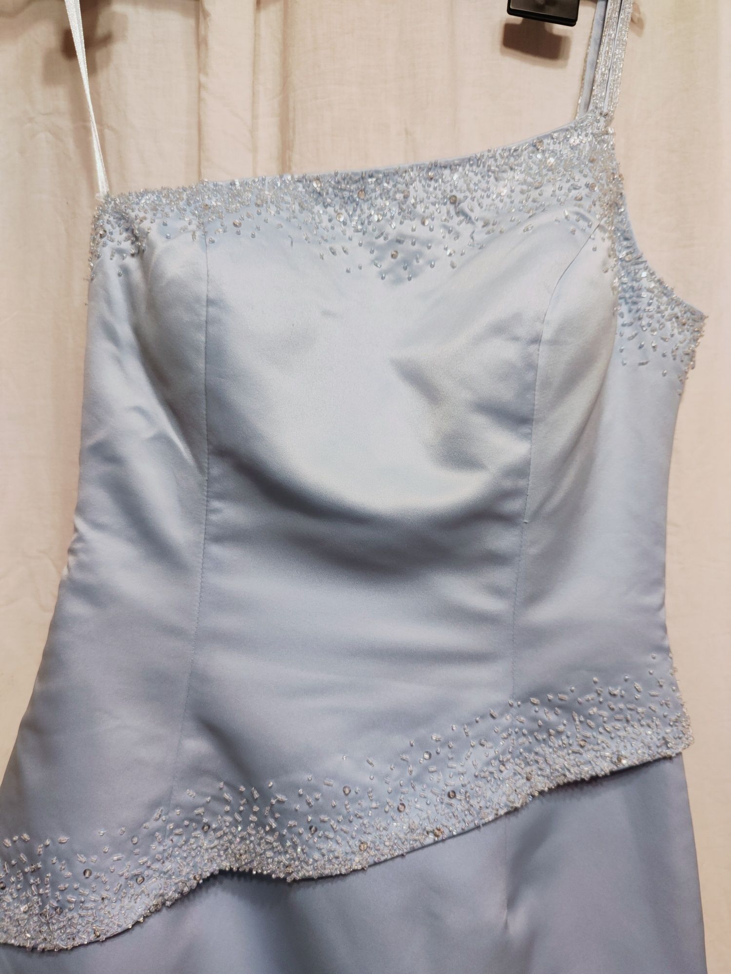 Błękitna suknia balowa weselna