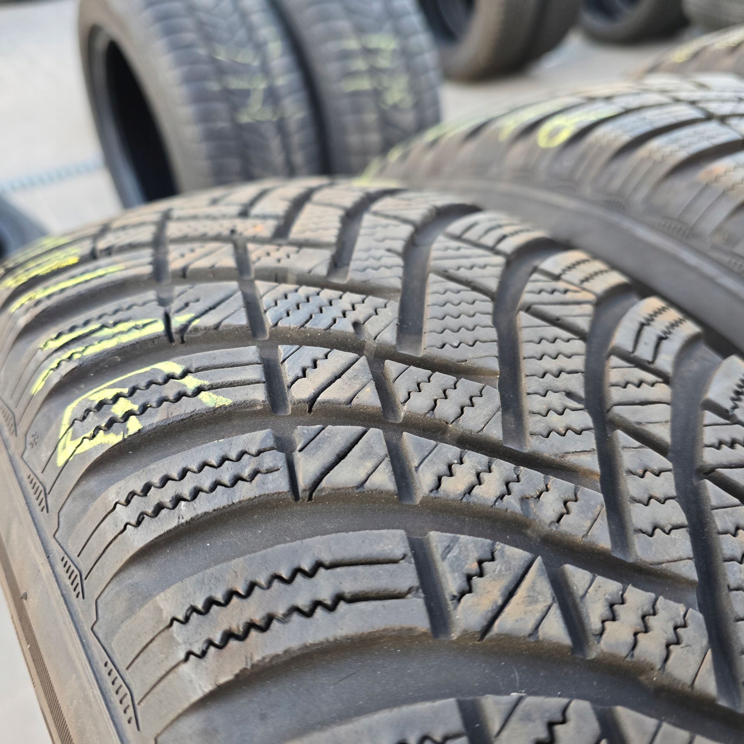 Hankook Winter i*cept RS3 215/70R16 100T 23R 4X