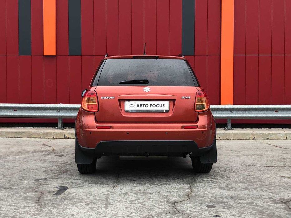 В продажі Suzuki SX-4 2007 року випуску.