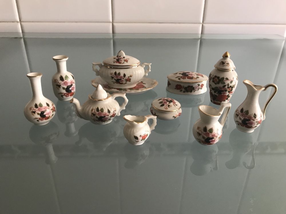 Miniaturas em porcelana