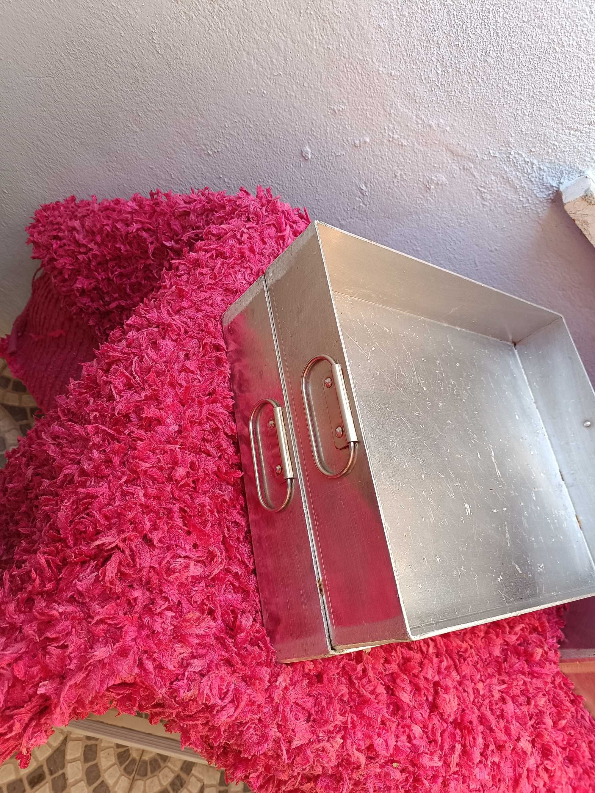 Tabuleiros em inox pouco uso.