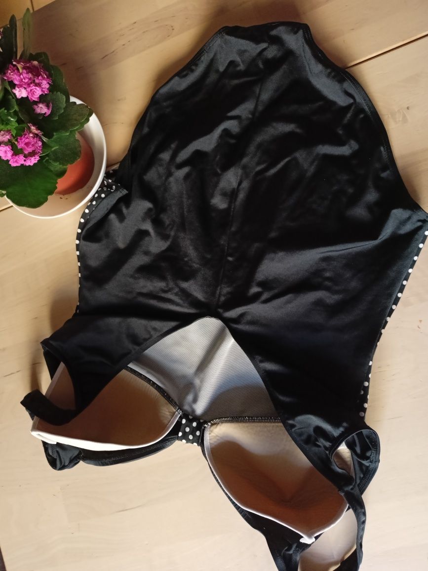 Czarny wyszczuplający kostium strój kąpielowy jednoczęściowy 50 52 C