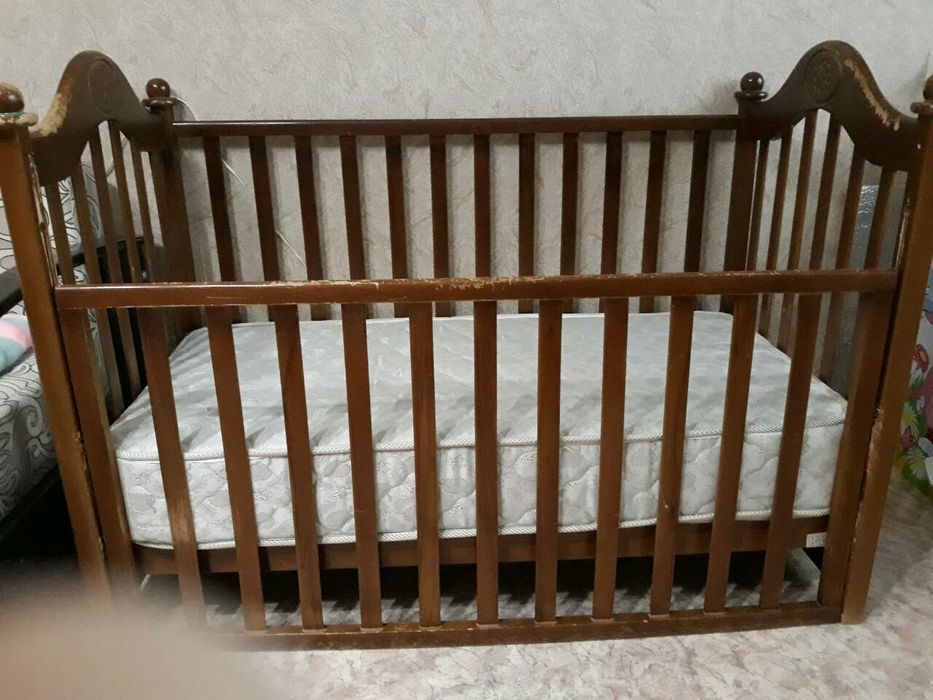 Детская кроватка без матраса