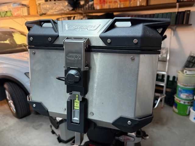 GIVI TREKKER OUTBACK 42 + Base para BMW GS 1250/1300