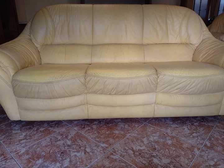 Sofá em pele (Amarelo Ferrari)