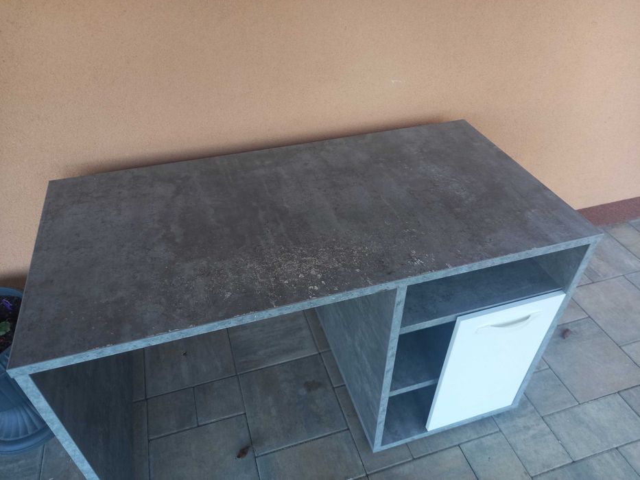 Szaro biale funkcjonalne biurko