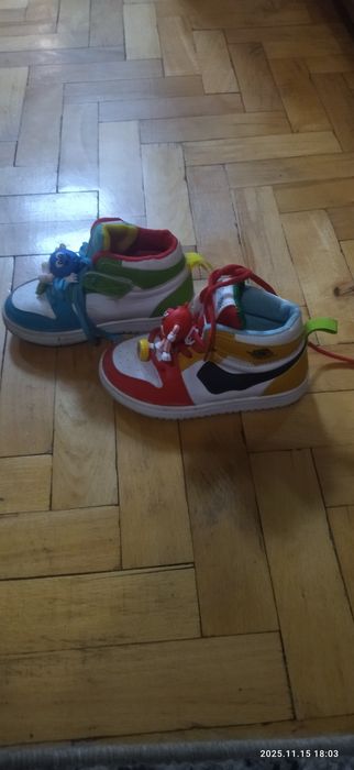 Дитячі різнокольорові хайтопи