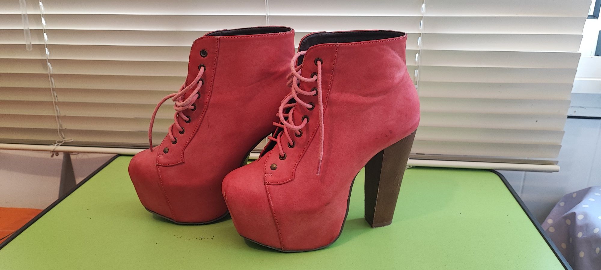 2 pares de Botas tipo Jeffrey Campbell 37