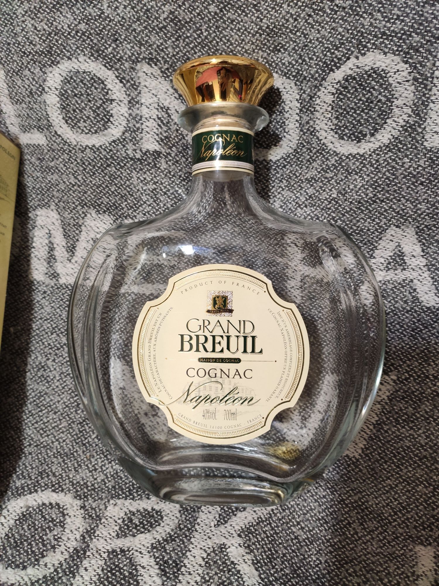 Бутылка коньяка Grand Breuil Cognac