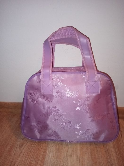 Nowa kosmetyczka na kosmetyki.