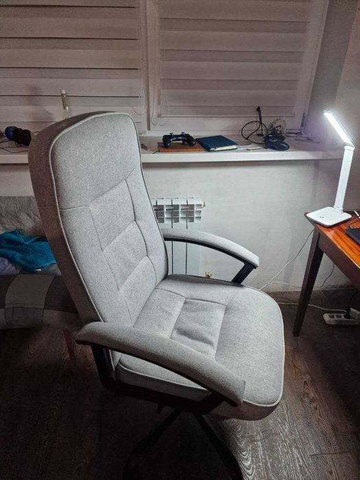 Продам нове офісне крісло SKODSBORG