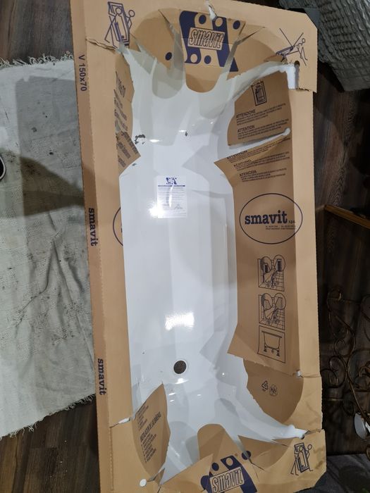 Продам Ванну новую с небольшим дефектом