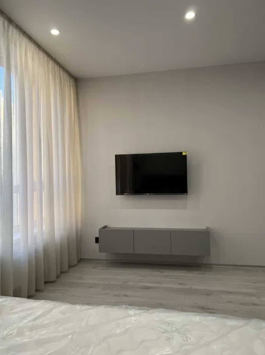 Продам однокімнатну квартиру з дизайнерським ремонтом у ЖК Виа Рома