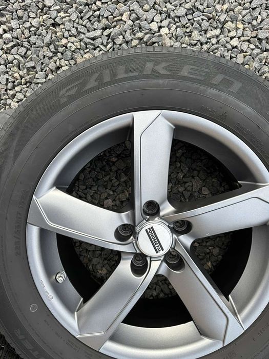 225/65R17 7Jx17H2 ET40