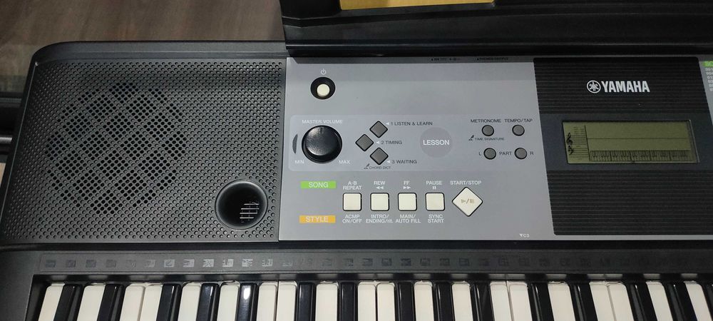 Teclado digital YAMAHA PSR-E233