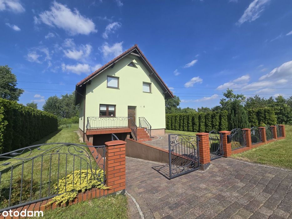 Dom wolnostojący z garażem w otoczeniu zieleni 140m2