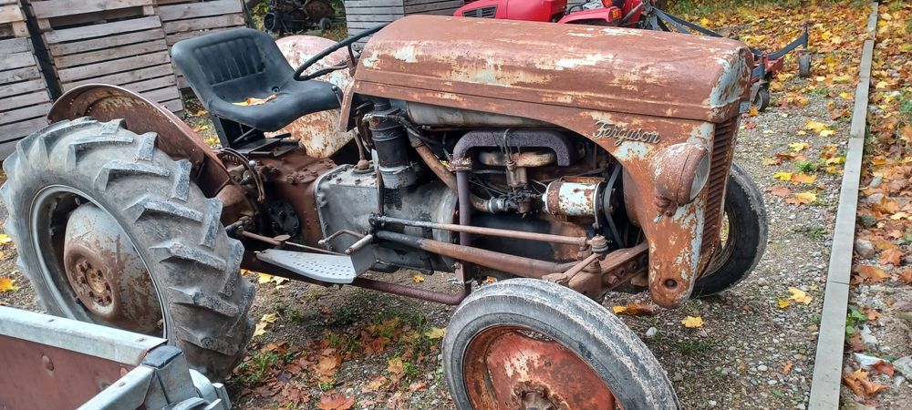 Traktor zabytkowy ferguson tea 20