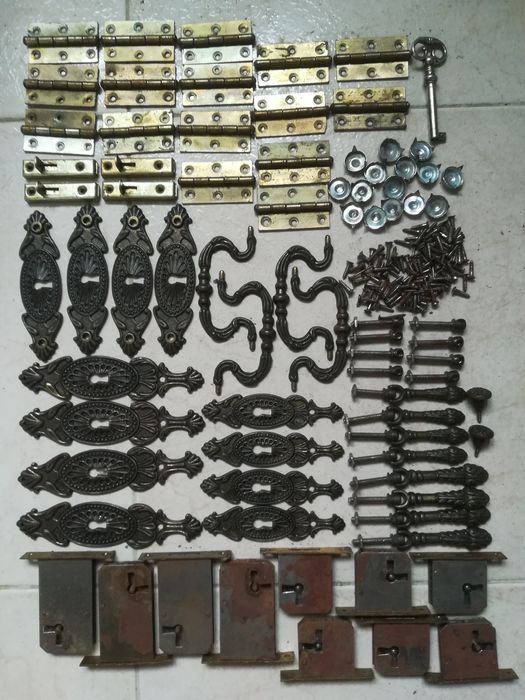 Ferragens, Fechaduras e Dobradiças de Móveis