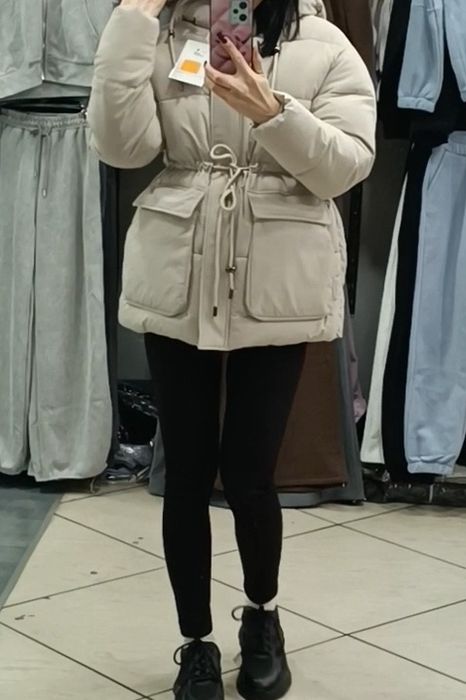 Зимова куртка на затяжках