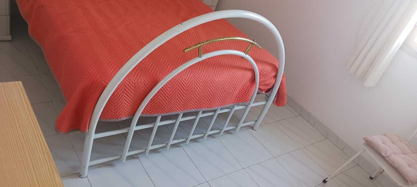 Quarto de casal branco