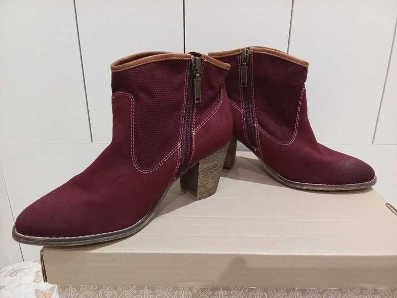 botki na słupku marki s.Oliver roz. 39 wkładka 25 cm drobny zamsz