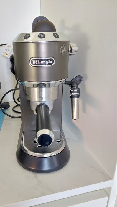 Máquina de café delonghi cinza escuro