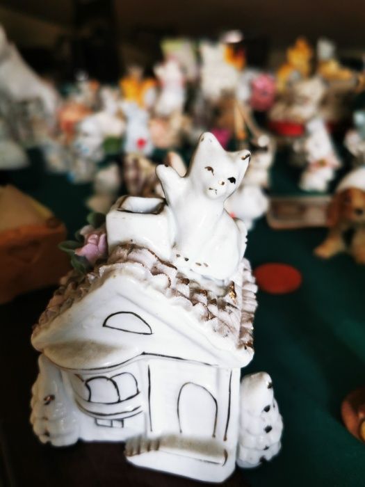 gatos de porcelana