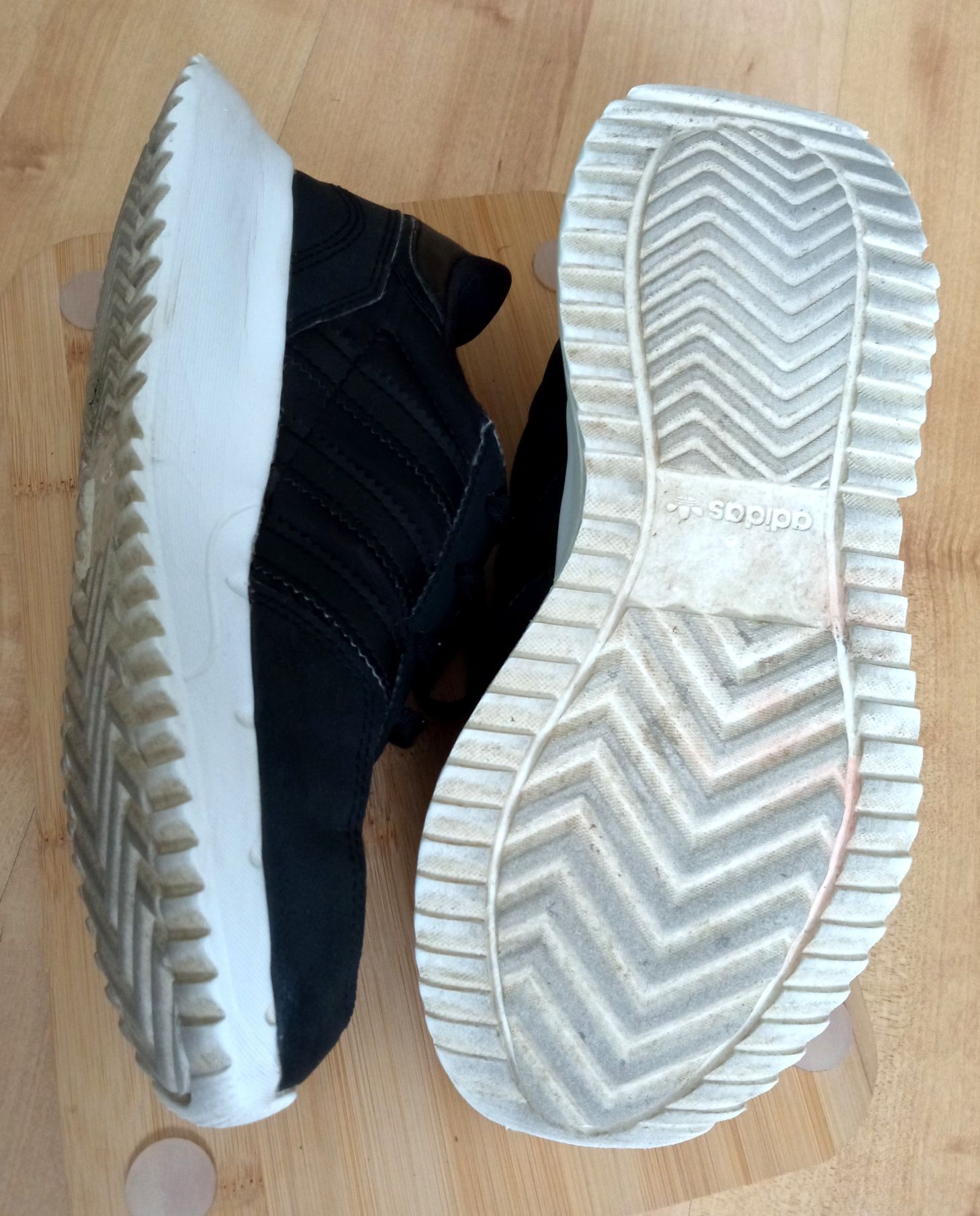 Buty Adidas 34 czarne - lekkie - na lato - wysoka podeszwa