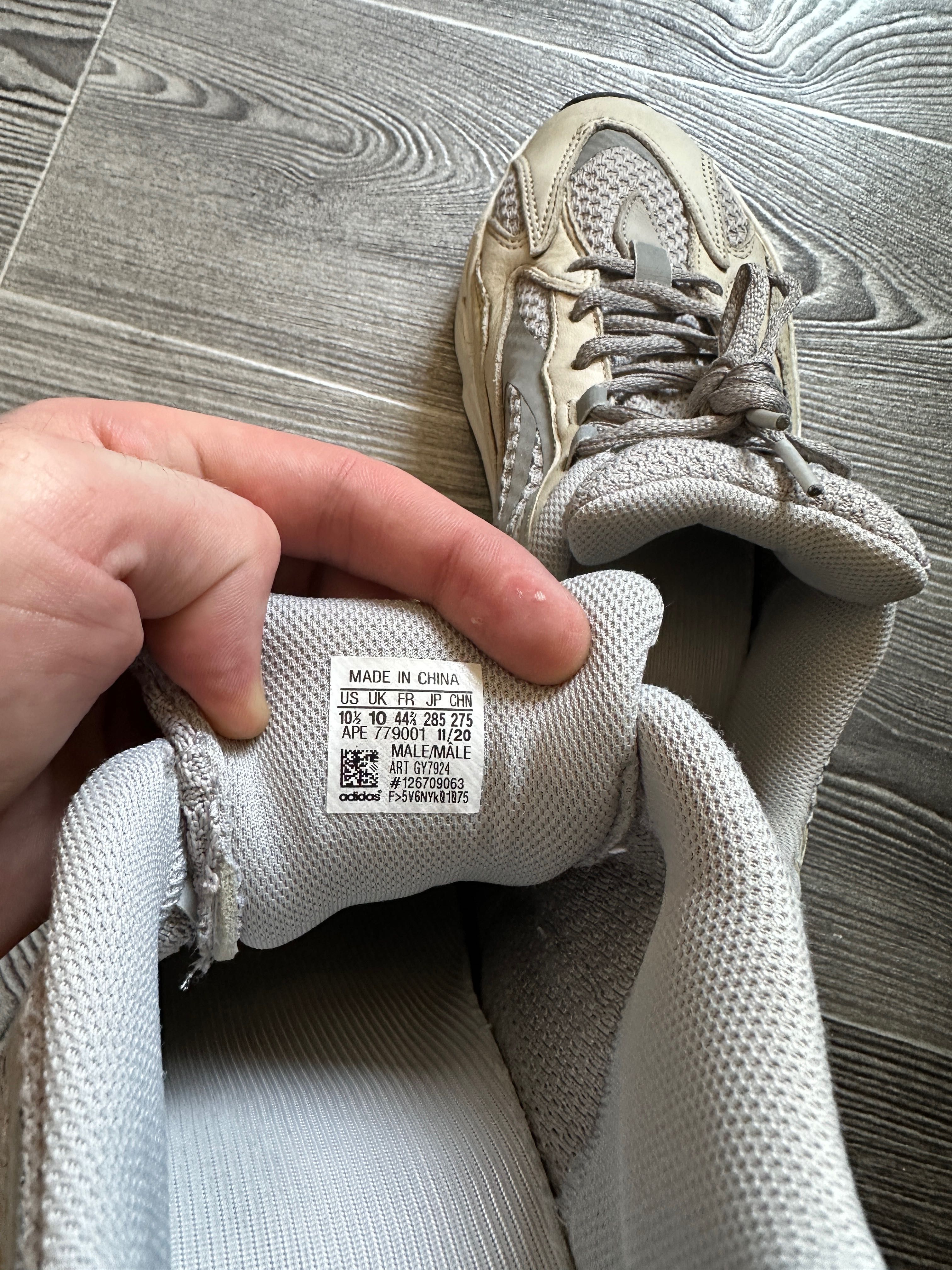 Кроссовки Adidas Yeezy Boost 700 V2
Cream размер 44,5 стелька 28,5