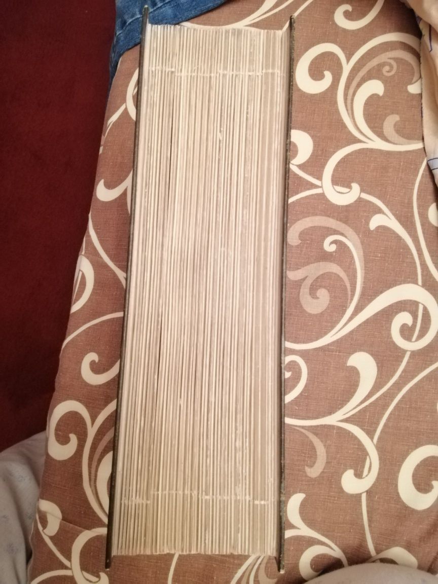 Оригинальная коробка из под печенья в виде книги