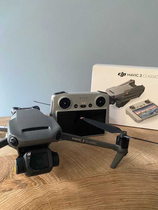 DJI Mavic 3 Classic – zestaw z pilotem DJI RC