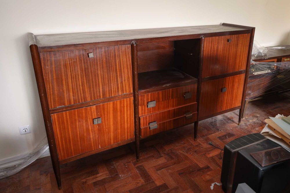 Aparador vintage com bar