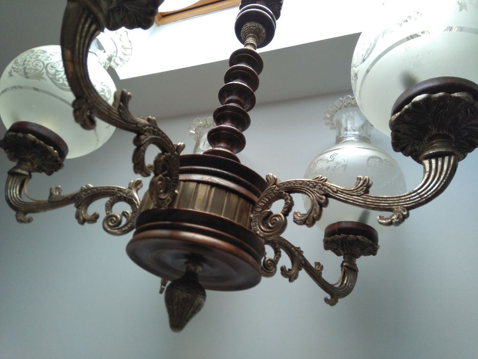 Candeeiro rústico em madeira e metal