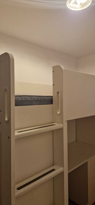 Łóżko piętrowe z biurkiem