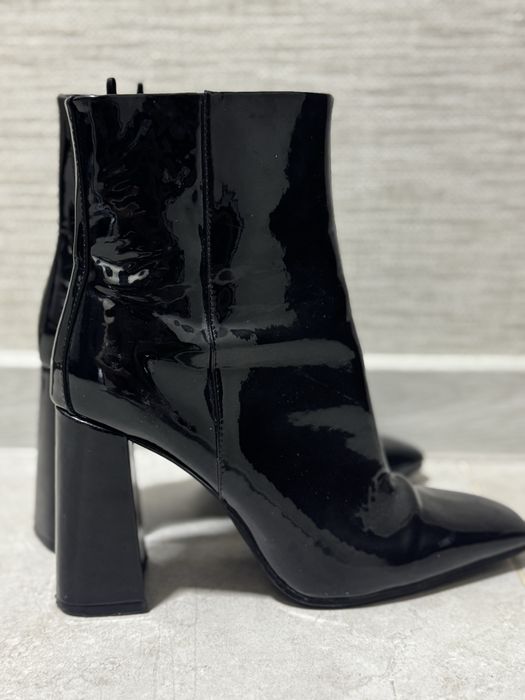 Продам лаковані ботильйони