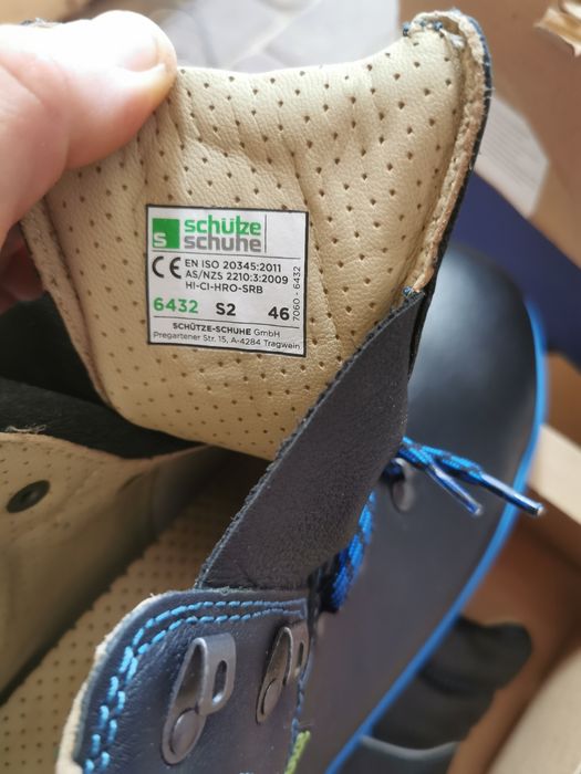 Buty przy drogach asfaltu asfalt jak i papy