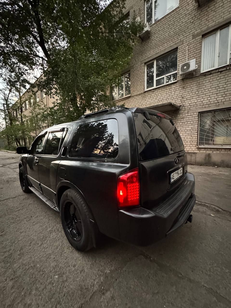 Продам машину infiniti QX56