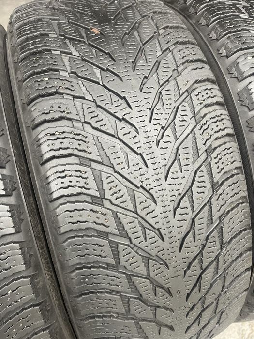 Шинии зимові R17 265 65 Nokian Склад Осокорки RLX
