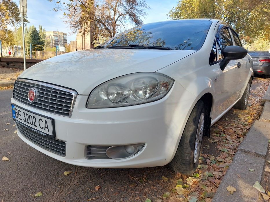 Автомобиль Fiat Linea 1,6 2011 Фиат Линеа