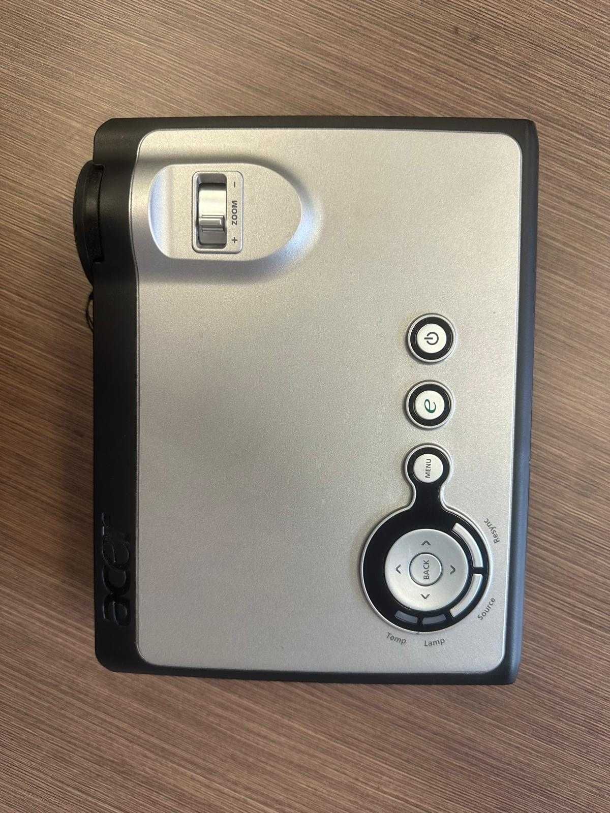 Projektor Acer PD323