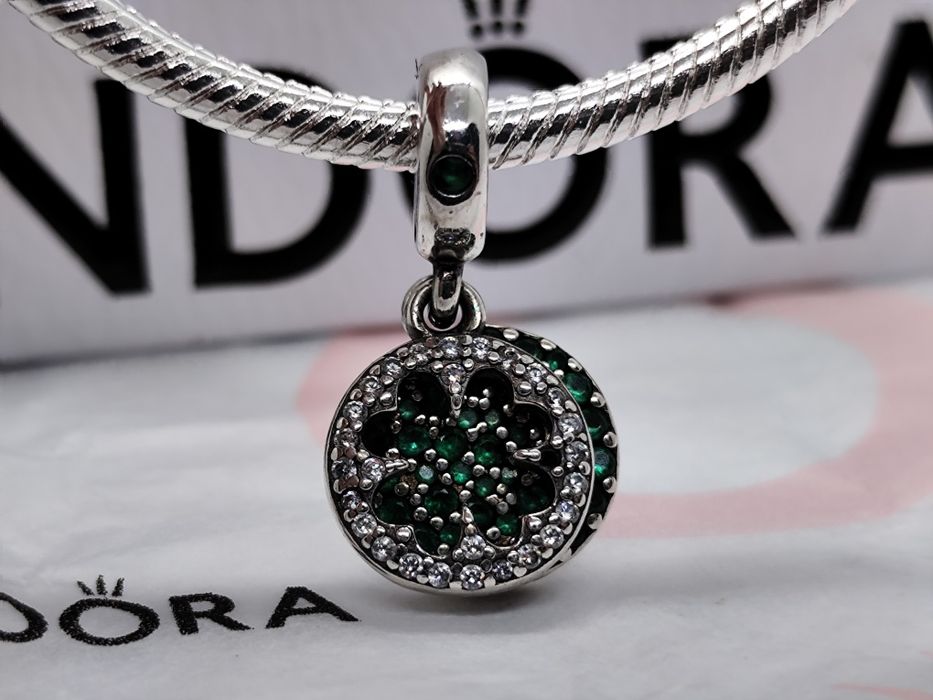 Pendente trevo da Pandora