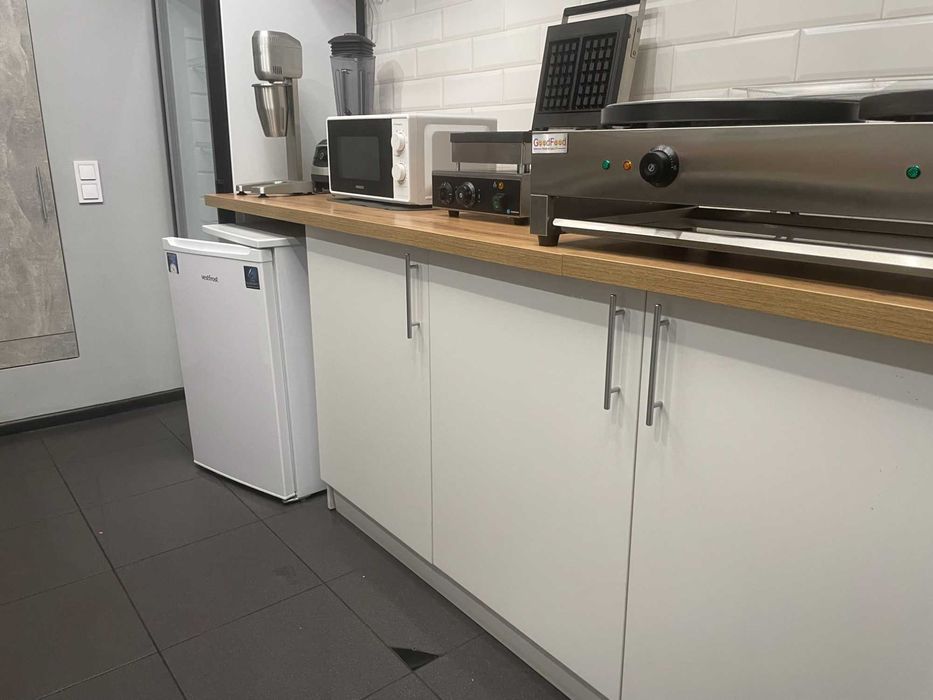 Оборудование та мебли для кавярні