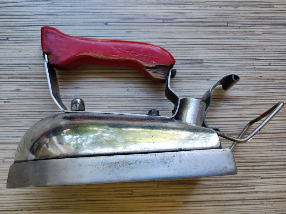 Żelazko z PRL czerwona rączka