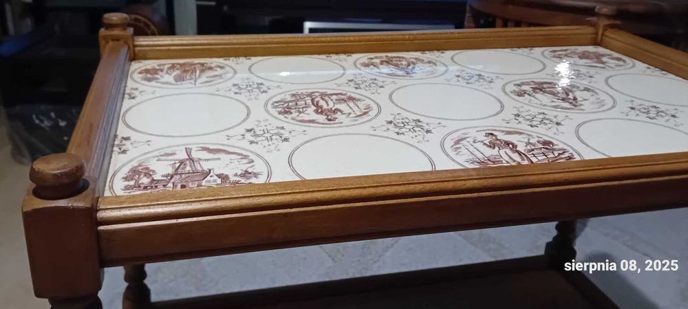 Stolik stary na kółkach