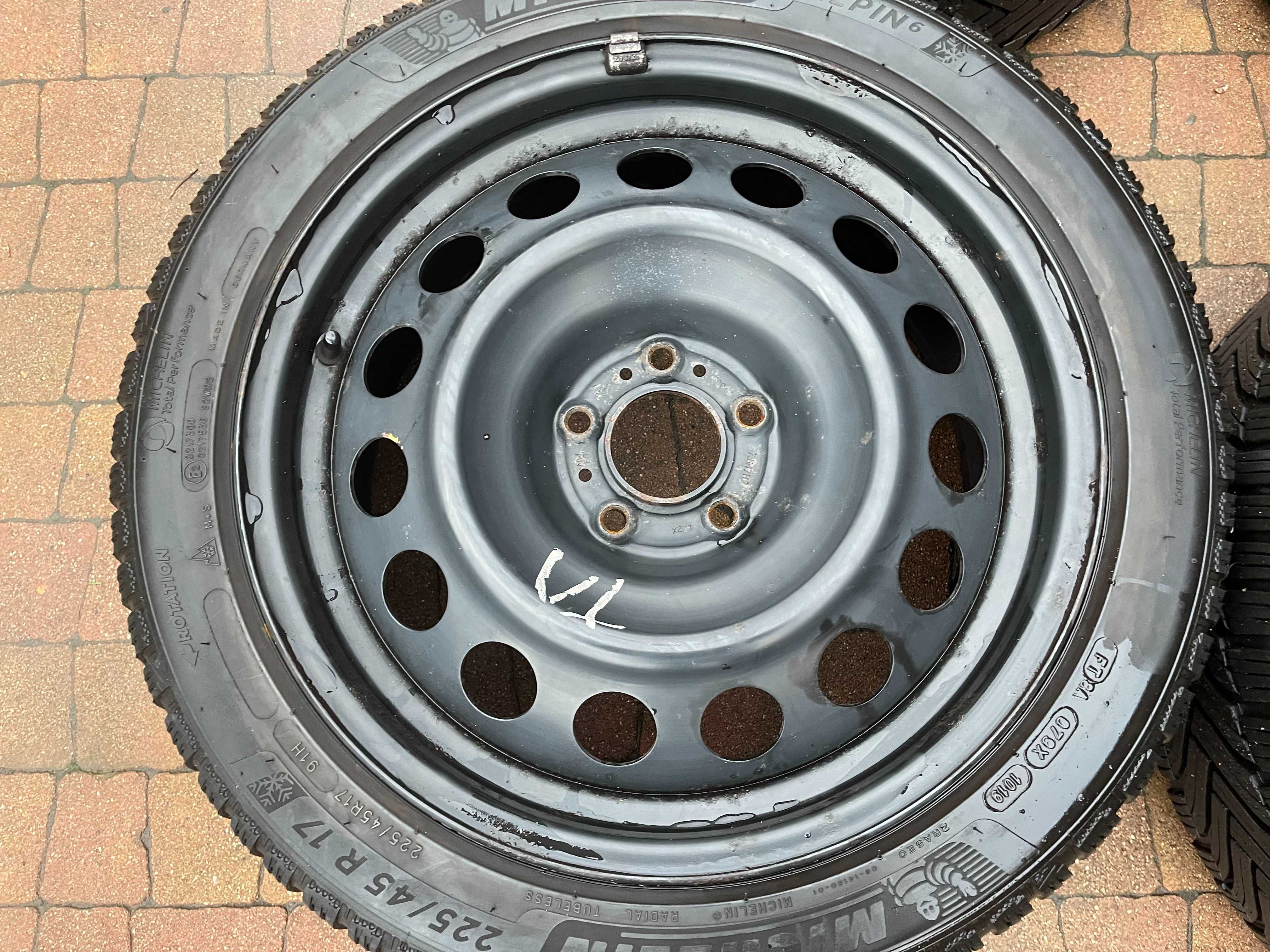 3677. Felgi stalowe 17" Mercedes GLA GLB W176 W246 5x112 ET44 5x112