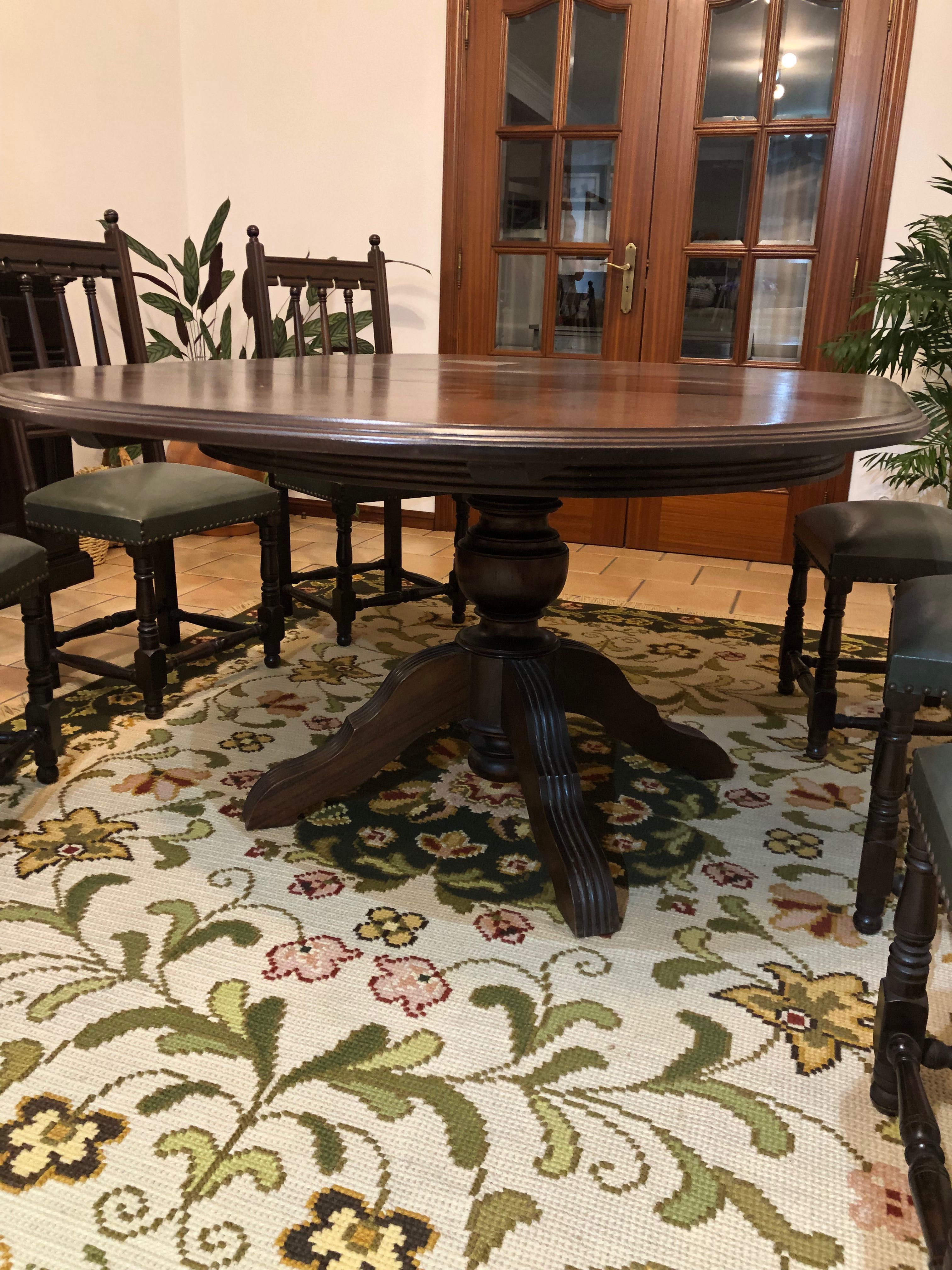 Conjunto de mesa e cadeiras