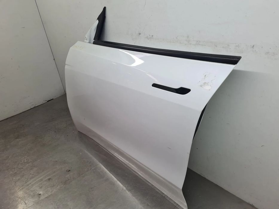Porta frente esquerda TESLA Model Y (5YJY)