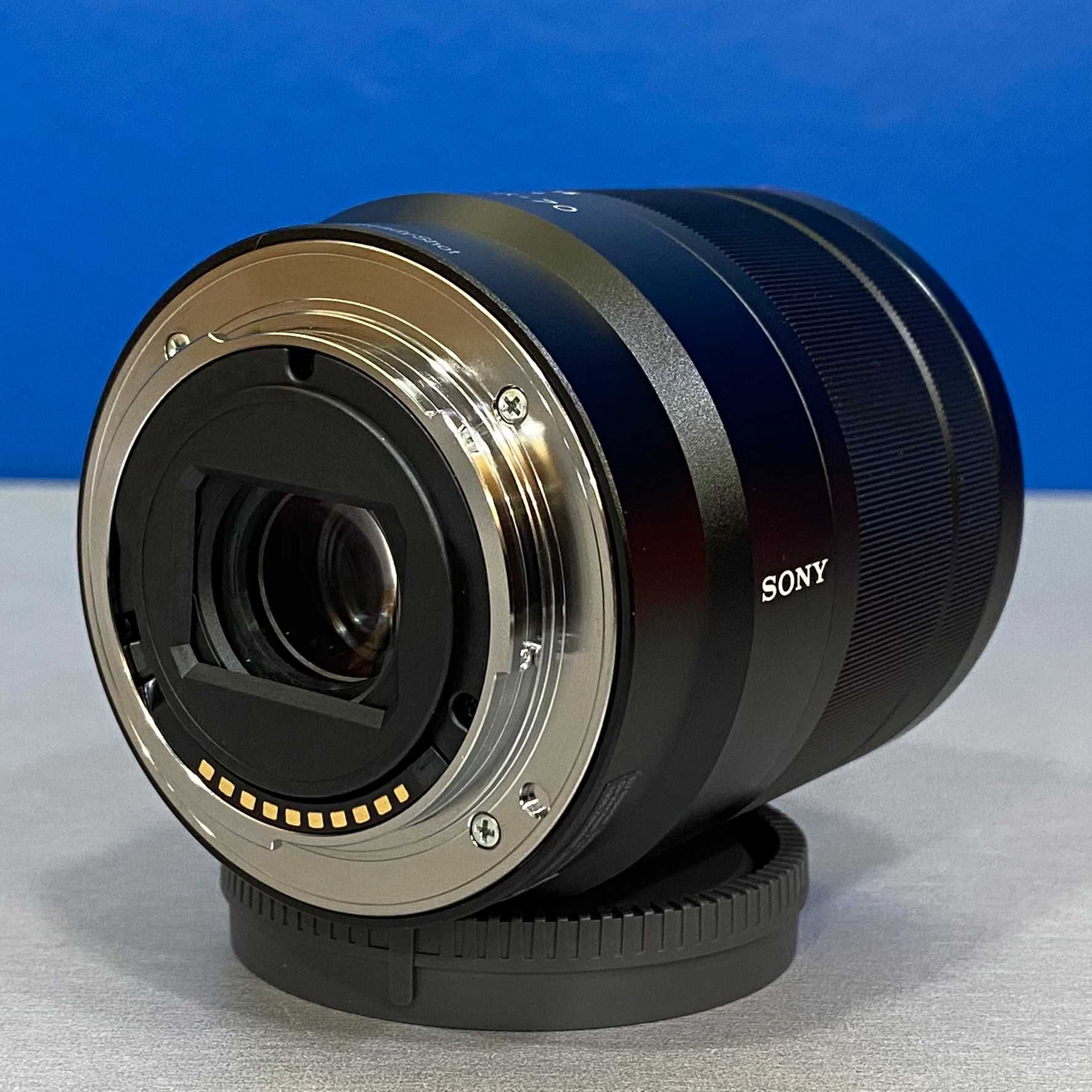 Sony Zeiss Vario-Tessar E 16-70mm f/4 ZA OSS T*